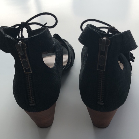 UGG Yasmin Snake Gladiator Wedge Black Leather Sandal Size 7 - Picture 3 of 10